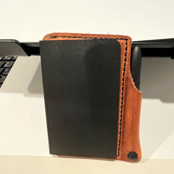 Beautiful hand stitched leather pocket sized note pad and/card holder with pen. - Picture 2 of 6